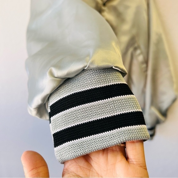 Jan & Dean Vintage Silver Satin Jacket Signed by Dean Ormsby Torrence - Picture 3 of 10